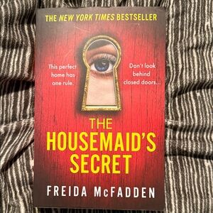 's The Housemaid's Secret - Red Cover